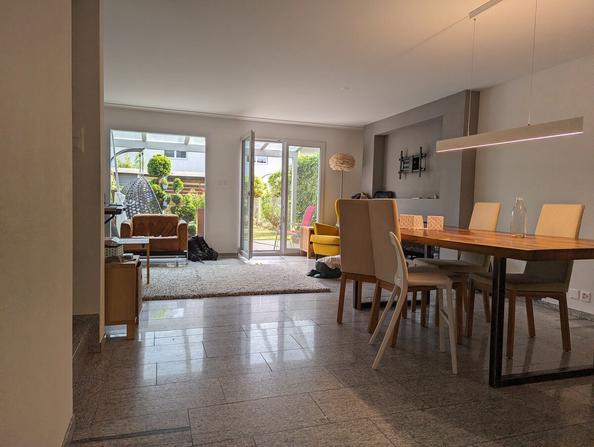 Wohnzimmer und Essbereich