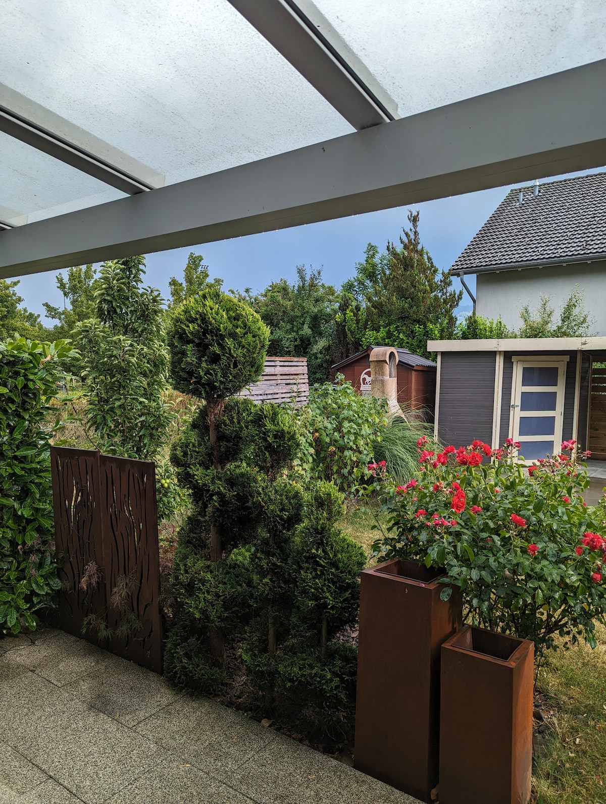 Garten mit Hängesitz